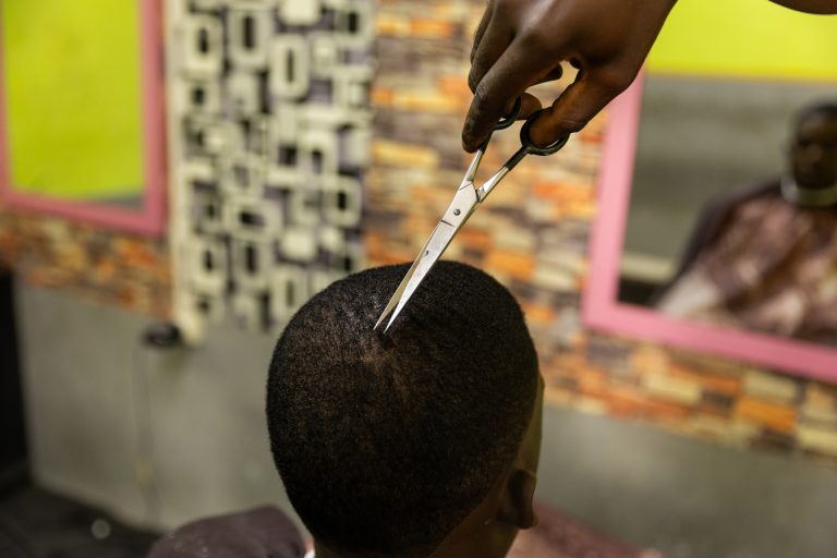 fréquence coupe de cheveux à Lomé