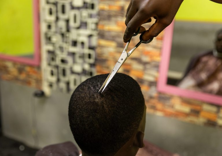fréquence coupe de cheveux à Lomé
